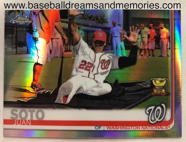 2019 Topps Chrome Juan Soto Photo Variation Refractor Card